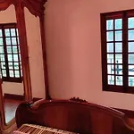 Duplex Avec Cour Au Coeur De La Cite Medievale. 아파트 *