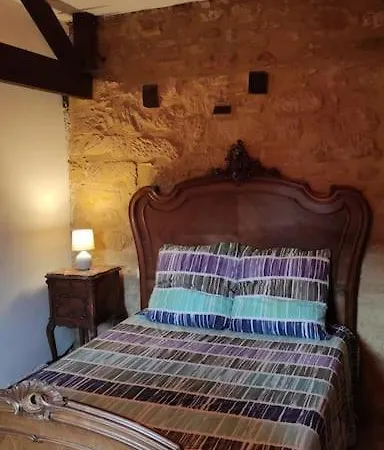 Duplex Avec Cour Au Coeur De La Cite Medievale. 아파트 *