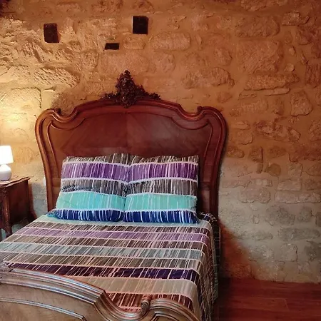 Apartamento Duplex Avec Cour Au Coeur De La Cite Medievale.