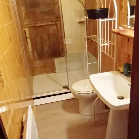 Duplex Avec Cour Au Coeur De La Cité Médiévale.