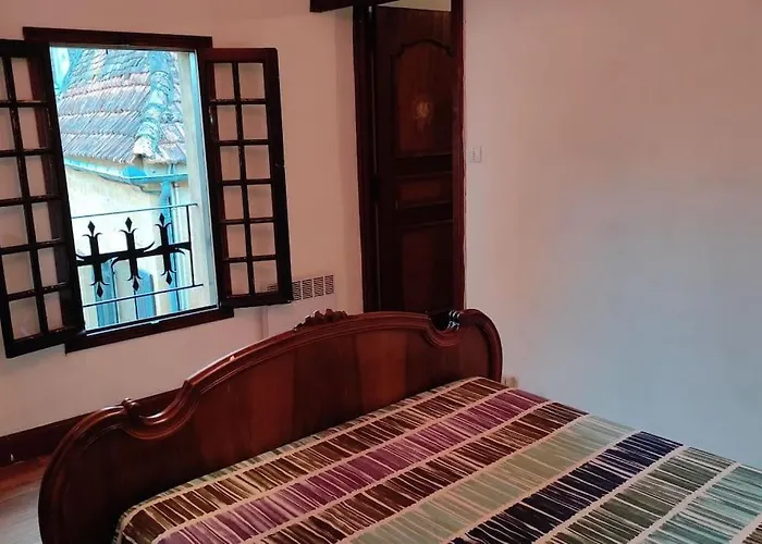 Duplex Avec Cour Au Coeur De La Cite Medievale. Διαμέρισμα *